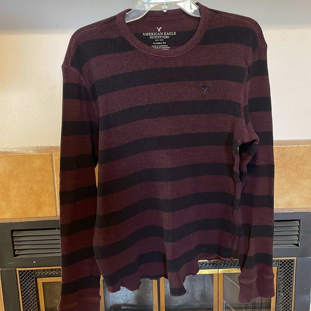 💙 American Eagle Men’s Classic Fit Fitted Sweater (size L)